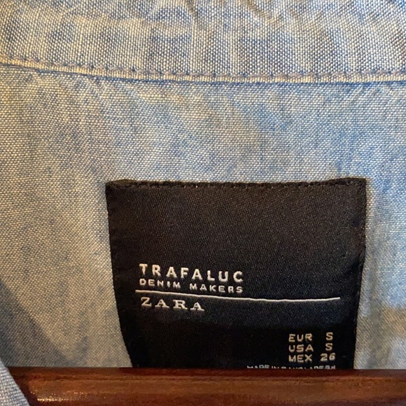 Zara slightly cropped chambray collared button down - Picture 5 of 9
